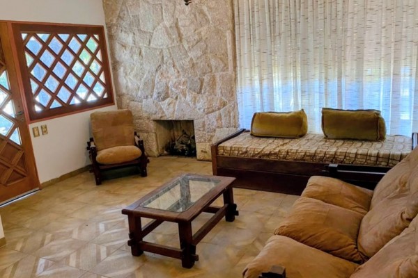 CASA PARA 8 PERSONAS CON PARQUE-QUINCHO-PILETA