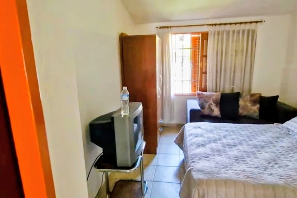 CASA PARA 8 PERSONAS CON PARQUE-QUINCHO-PILETA