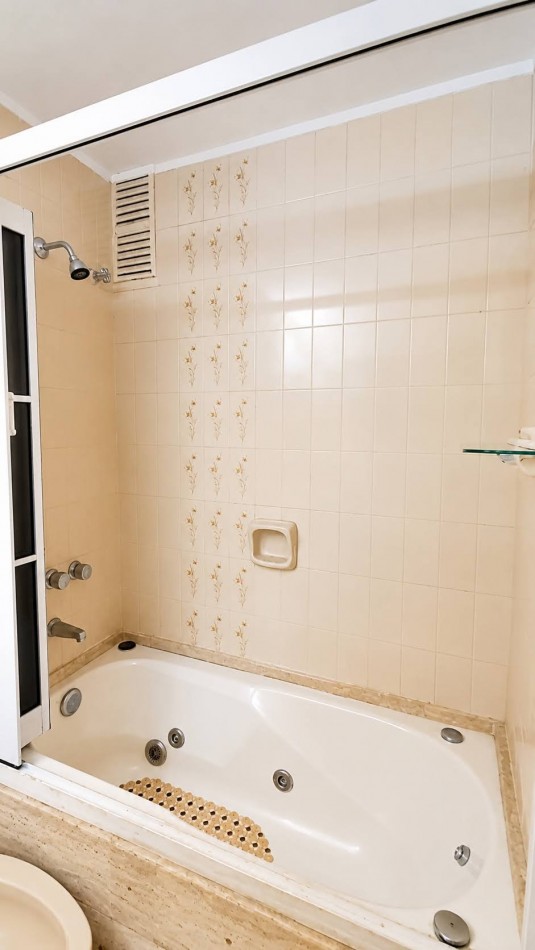 CASA PARA 12 PERSONAS - 5 DORMITORIOS - PILETA CERRADA - QUINCHO - CENTRICA