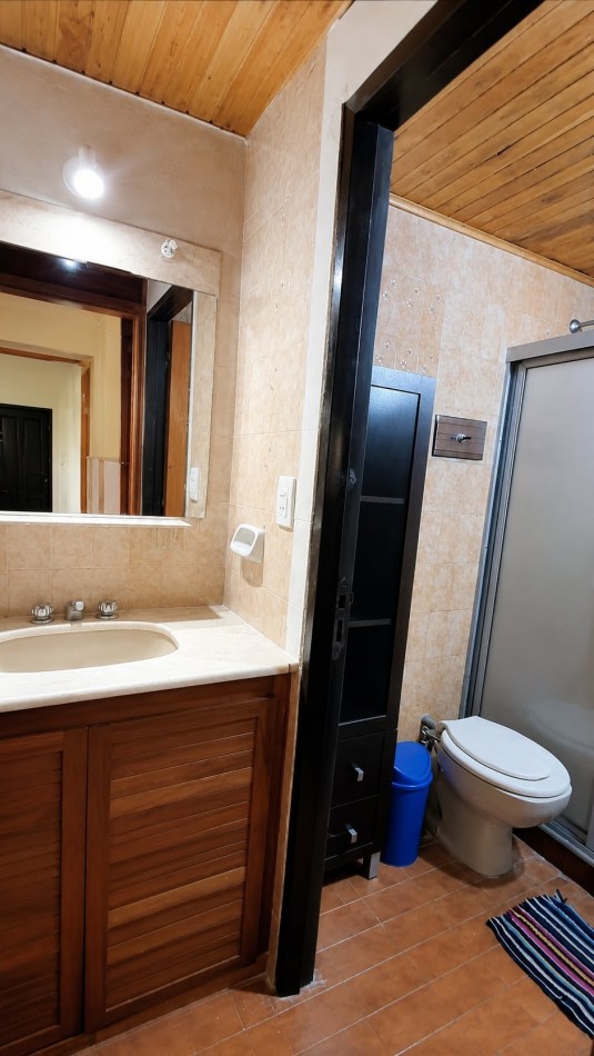 CASA PARA 12 PERSONAS - 5 DORMITORIOS - PILETA CERRADA - QUINCHO - CENTRICA