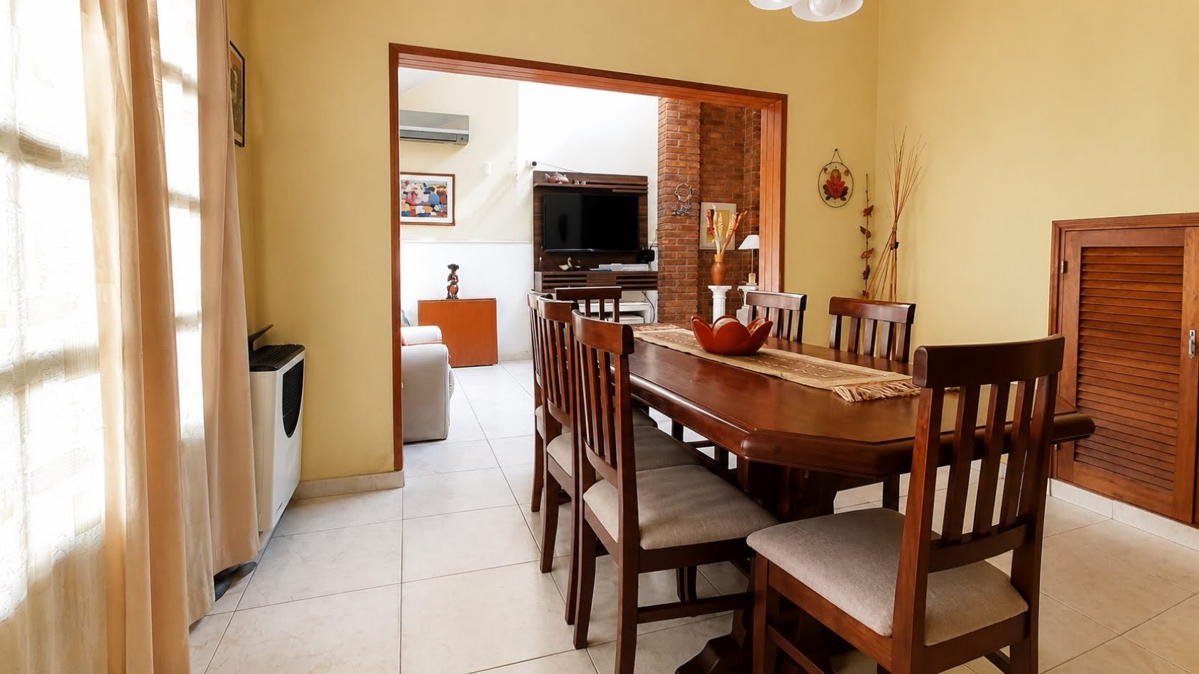 CASA PARA 12 PERSONAS - 5 DORMITORIOS - PILETA CERRADA - QUINCHO - CENTRICA