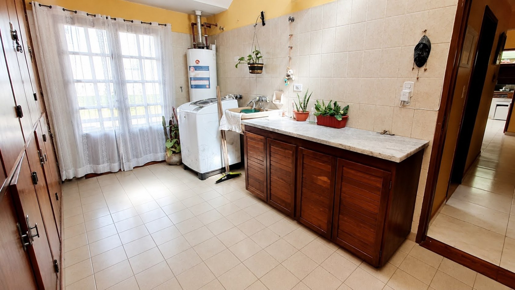 CASA PARA 12 PERSONAS - 5 DORMITORIOS - PILETA CERRADA - QUINCHO - CENTRICA