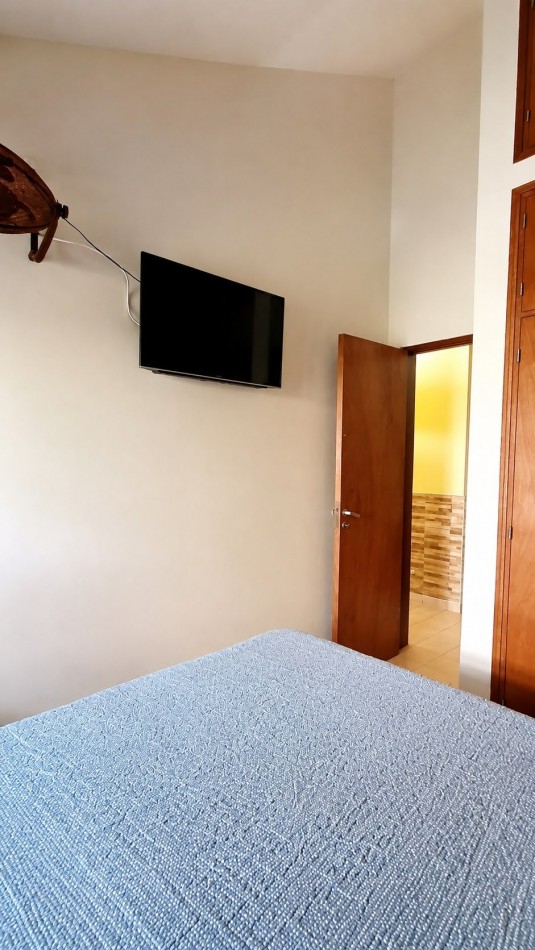 CASA PARA 12 PERSONAS - 5 DORMITORIOS - PILETA CERRADA - QUINCHO - CENTRICA