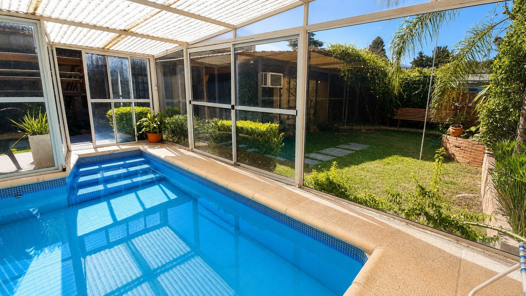 CASA PARA 12 PERSONAS - 5 DORMITORIOS - PILETA CERRADA - QUINCHO - CENTRICA