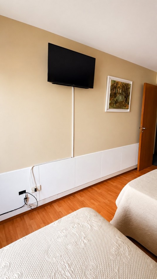 CASA PARA 12 PERSONAS - 5 DORMITORIOS - PILETA CERRADA - QUINCHO - CENTRICA