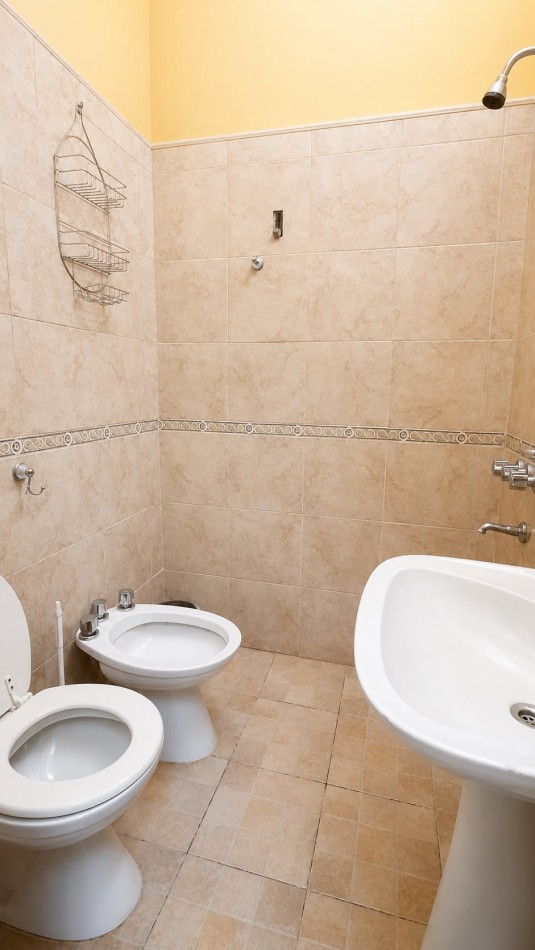 CASA PARA 12 PERSONAS - 5 DORMITORIOS - PILETA CERRADA - QUINCHO - CENTRICA