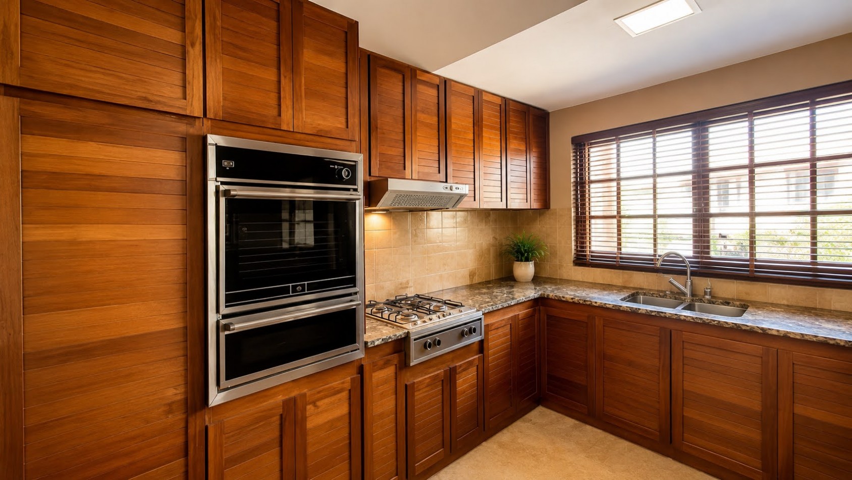 CASA PARA 12 PERSONAS - 5 DORMITORIOS - PILETA CERRADA - QUINCHO - CENTRICA