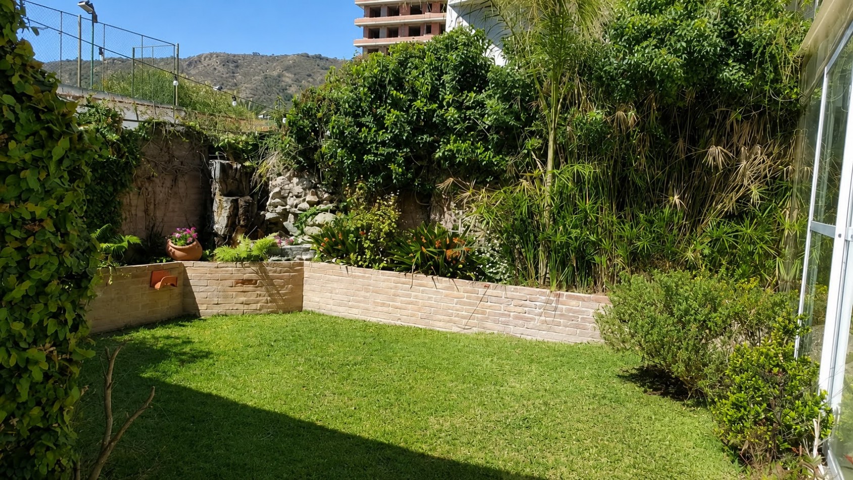 CASA PARA 12 PERSONAS - 5 DORMITORIOS - PILETA CERRADA - QUINCHO - CENTRICA
