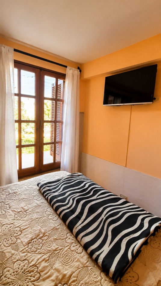 CASA PARA 12 PERSONAS - 5 DORMITORIOS - PILETA CERRADA - QUINCHO - CENTRICA
