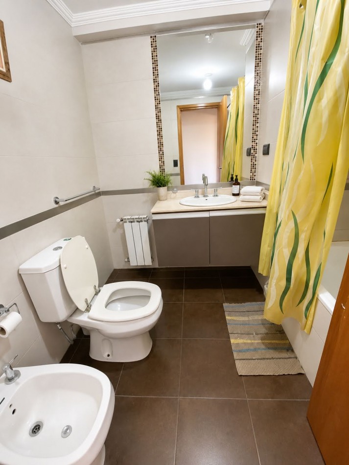 DEPTO 6 PERS - PILETA CLIMATIZADA - CENTRICO - COCHERA - VISTA AL LAGO - QUINCHO 