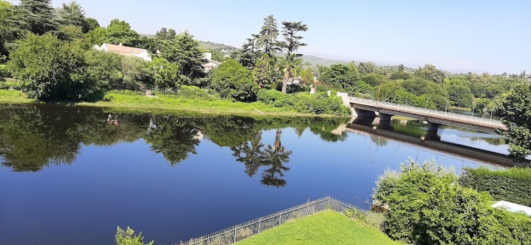 DEPTO 6 PERS - PILETA CLIMATIZADA - CENTRICO - COCHERA - VISTA AL LAGO - QUINCHO 