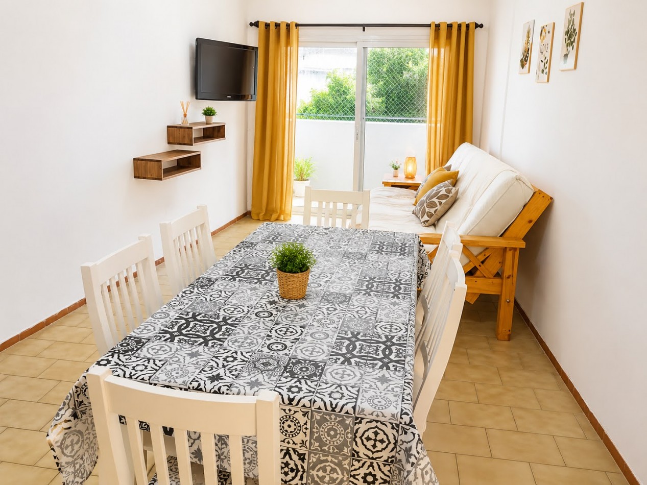 DEPARTAMENTO PARA 5 PERSONAS - PILETA-COCHERA-QUINCHO-PARQUE FRENTE AL LAGO