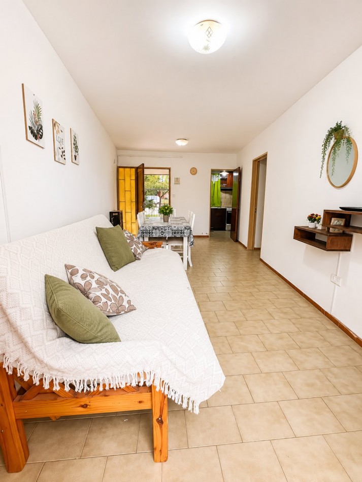 DEPARTAMENTO PARA 5 PERSONAS - PILETA-COCHERA-QUINCHO-PARQUE FRENTE AL LAGO