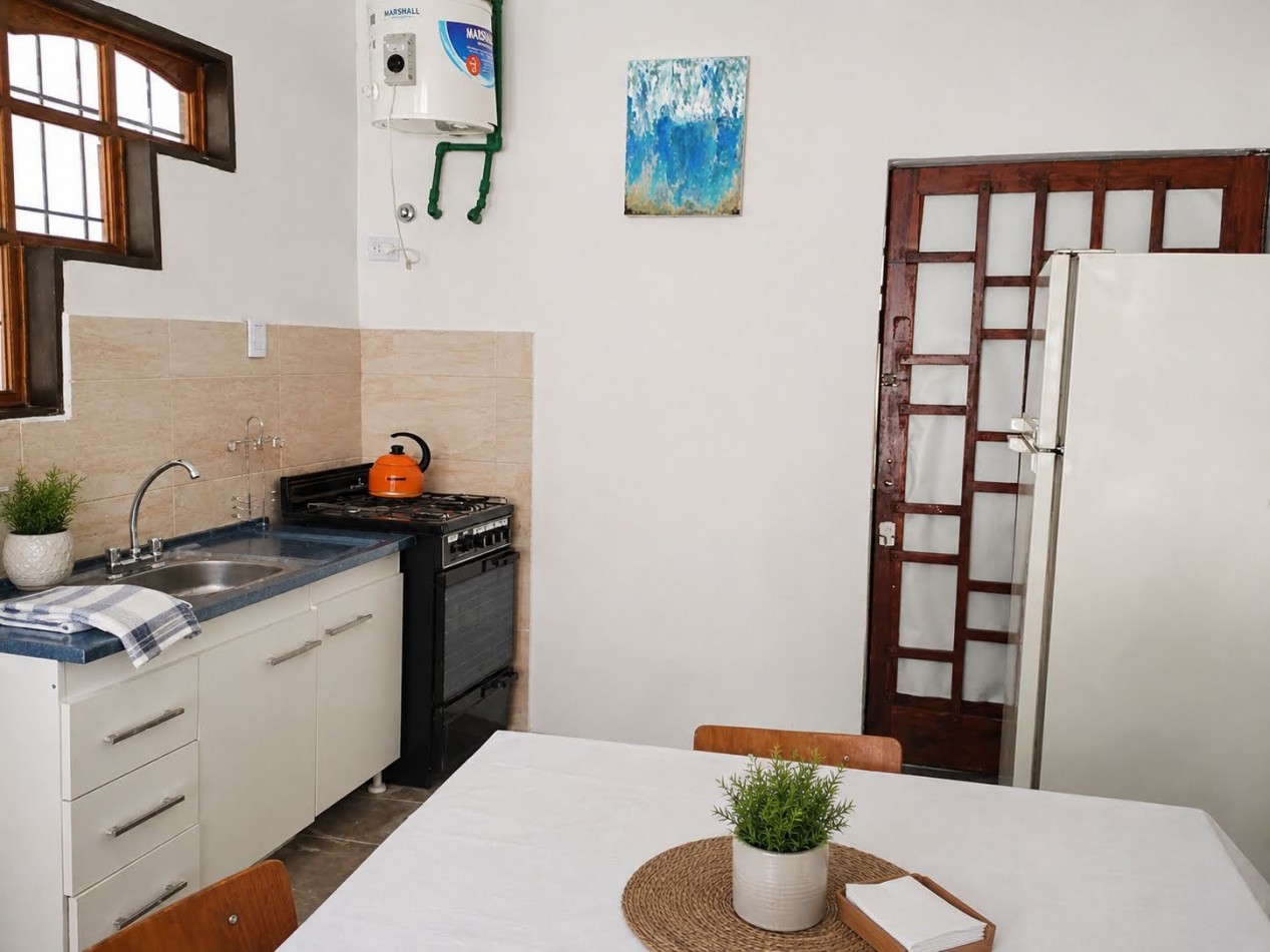 DEPARTAMENTO PARA 4 PERSONAS EN ZONA CENTRICA CON COCHERA Y PATIO 