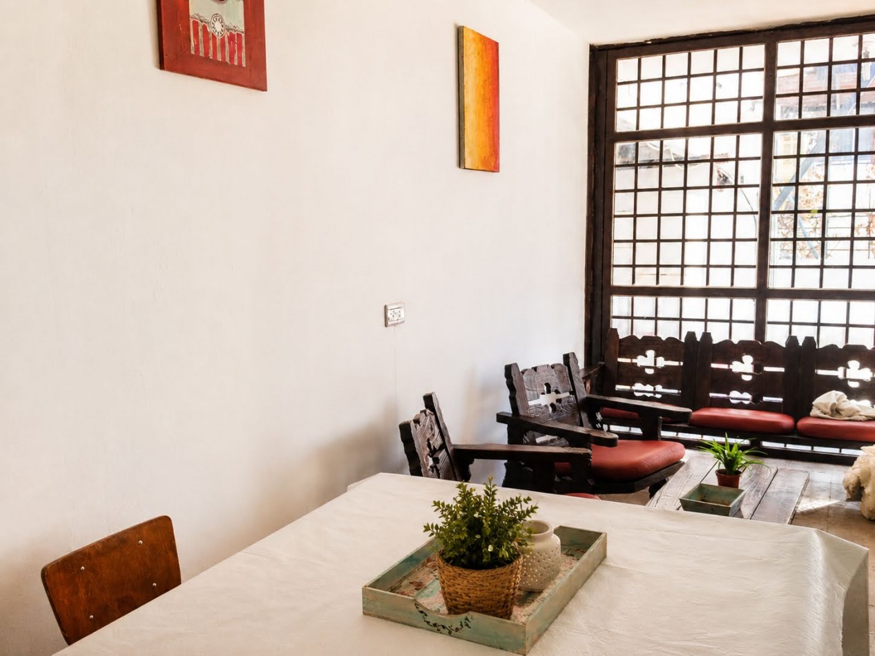 DEPARTAMENTO PARA 4 PERSONAS EN ZONA CENTRICA CON COCHERA Y PATIO 