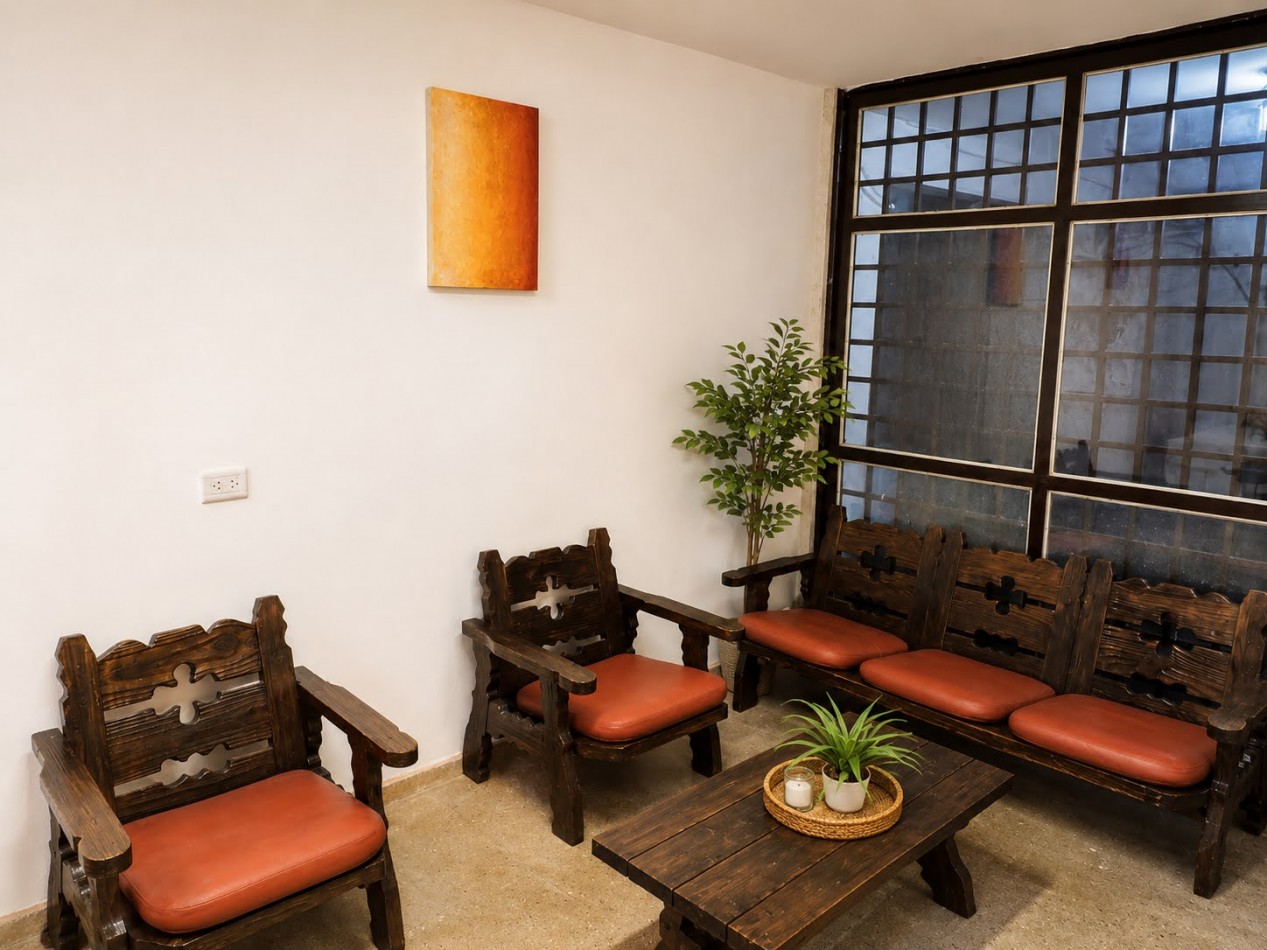 DEPARTAMENTO PARA 4 PERSONAS EN ZONA CENTRICA CON COCHERA Y PATIO 