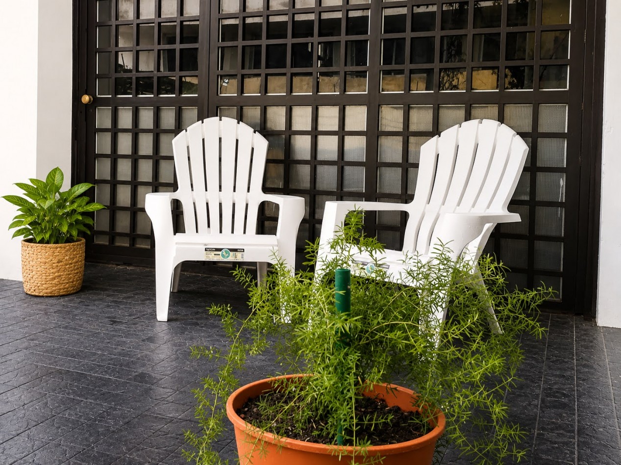 DEPARTAMENTO PARA 4 PERSONAS EN ZONA CENTRICA CON COCHERA Y PATIO 