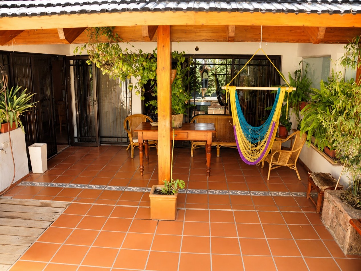 CASA PARA 8 PERSONAS CENTRICA - PILETA - GALERIA - PARRILLA - EQUIPAMIENTO FULL
