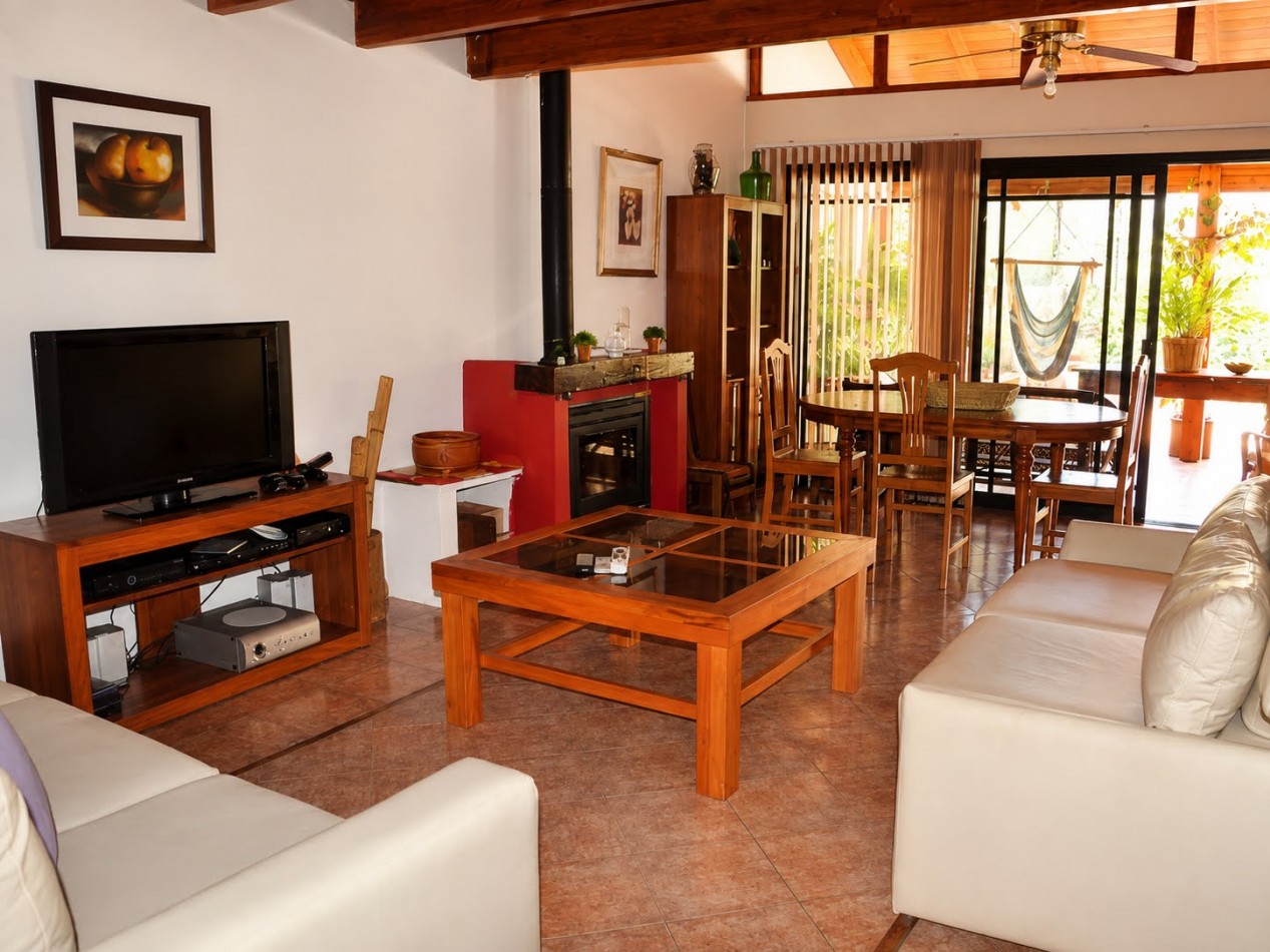 CASA PARA 8 PERSONAS CENTRICA - PILETA - GALERIA - PARRILLA - EQUIPAMIENTO FULL