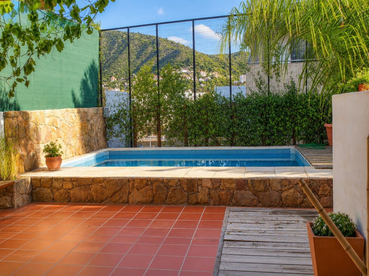 CASA PARA 8 PERSONAS CENTRICA - PILETA - GALERIA - PARRILLA - EQUIPAMIENTO FULL