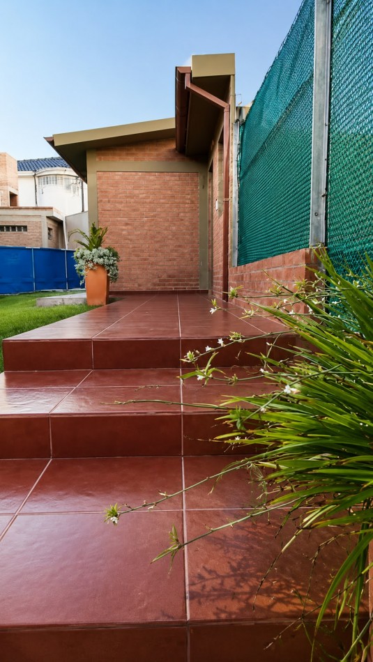 DEPARTAMENTO MONOAMBIENTE PARA 2 PERSONAS FRENTE AL LAGO, CON COCHERA
