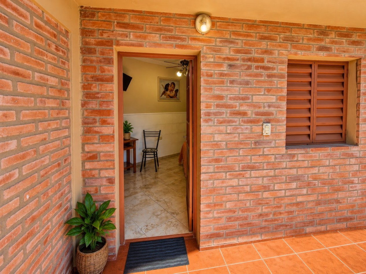 DEPARTAMENTO MONOAMBIENTE PARA 2 PERSONAS FRENTE AL LAGO, CON COCHERA