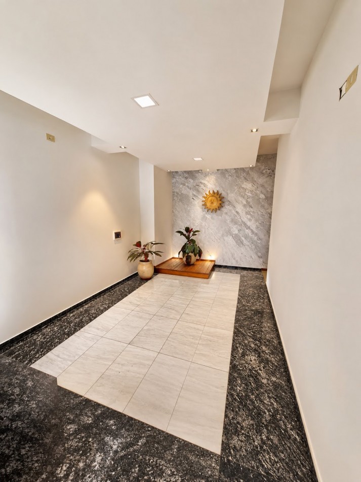 DEPARTAMENTO PARA 4 PERSONAS EN PLENO CENTRO - COCHERA - PISCINA - QUINCHO