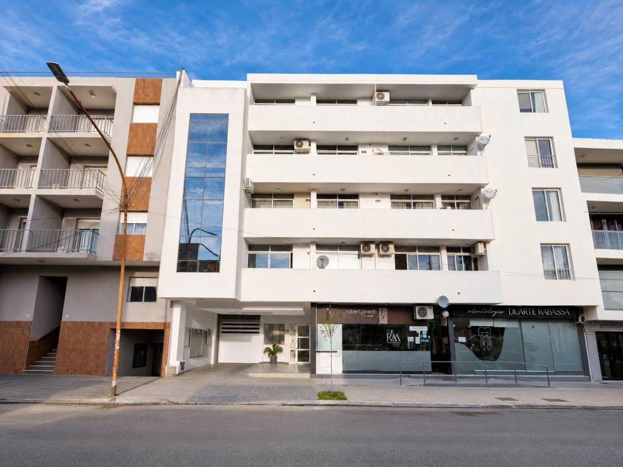 DEPARTAMENTO PARA 4 PERSONAS EN PLENO CENTRO - COCHERA - PISCINA - QUINCHO