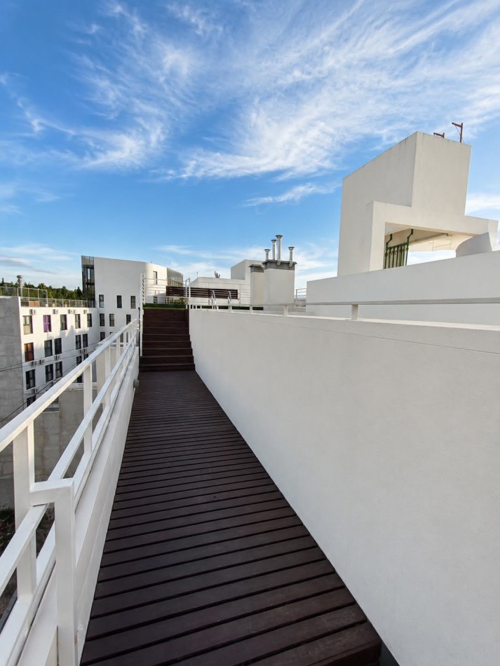 DEPARTAMENTO PARA 4 PERSONAS EN PLENO CENTRO - COCHERA - PISCINA - QUINCHO
