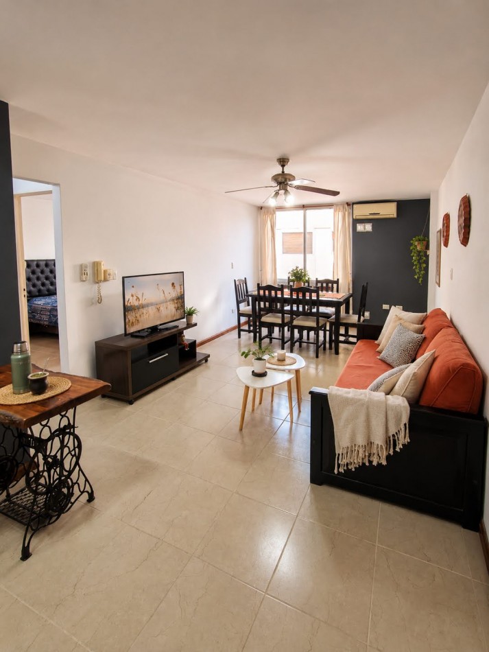 DEPARTAMENTO PARA 4 PERSONAS EN PLENO CENTRO - COCHERA - PISCINA - QUINCHO