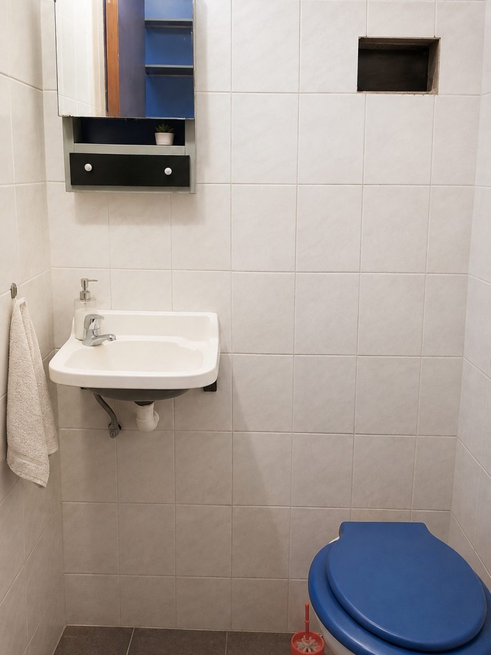 CASA FRENTE AL LAGO - PARA 7 PERSONAS - CON PILETA, QUINCHO, COCHERA