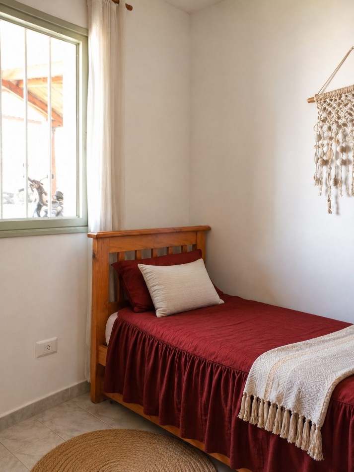 CASA FRENTE AL LAGO - PARA 7 PERSONAS - CON PILETA, QUINCHO, COCHERA
