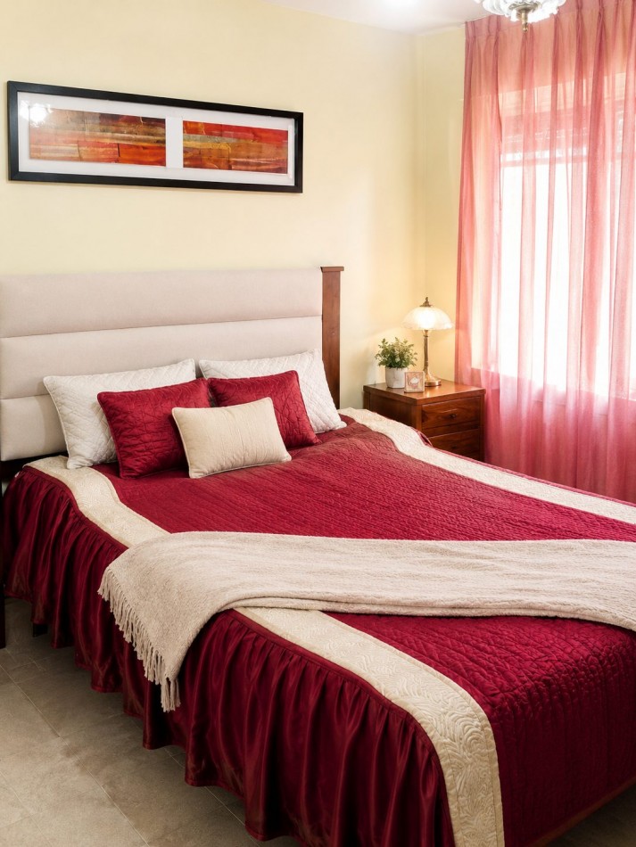 CASA FRENTE AL LAGO - PARA 7 PERSONAS - CON PILETA, QUINCHO, COCHERA