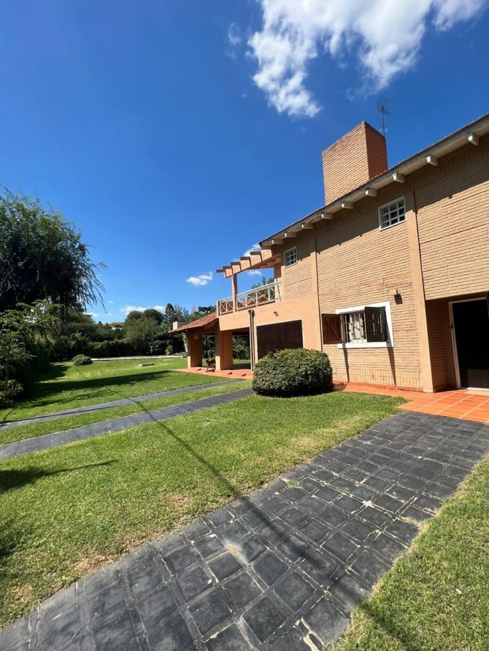 CASA PARA 11 PERSONAS PILETA PARQUE QUINCHO