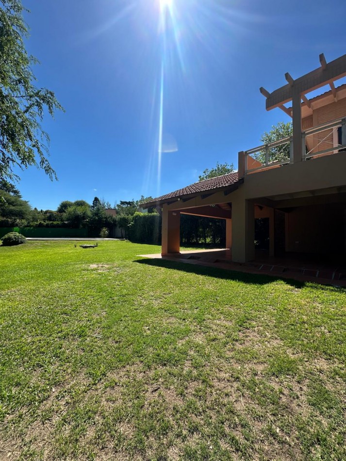 CASA PARA 11 PERSONAS PILETA PARQUE QUINCHO