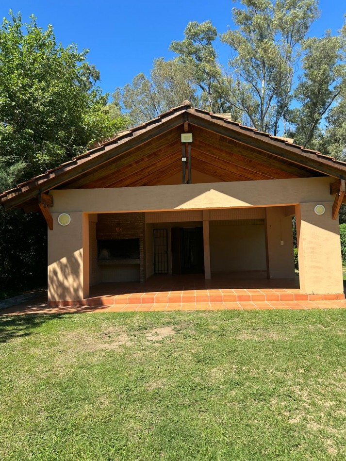 CASA PARA 11 PERSONAS PILETA PARQUE QUINCHO