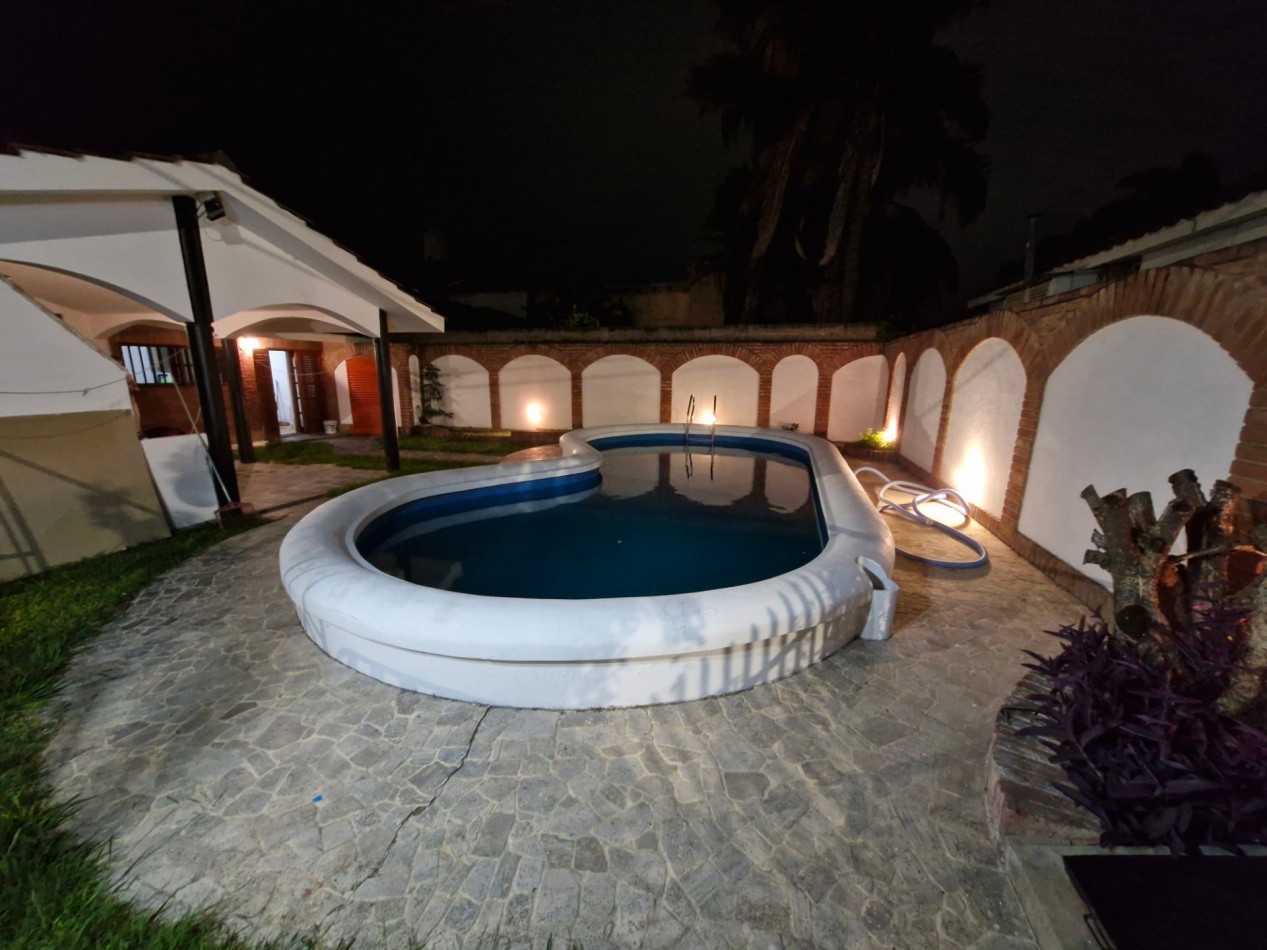 CASA PARA 8 PERSONAS CON PARQUE-QUINCHO-PILETA