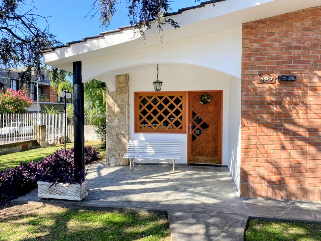 CASA PARA 8 PERSONAS CON PARQUE-QUINCHO-PILETA