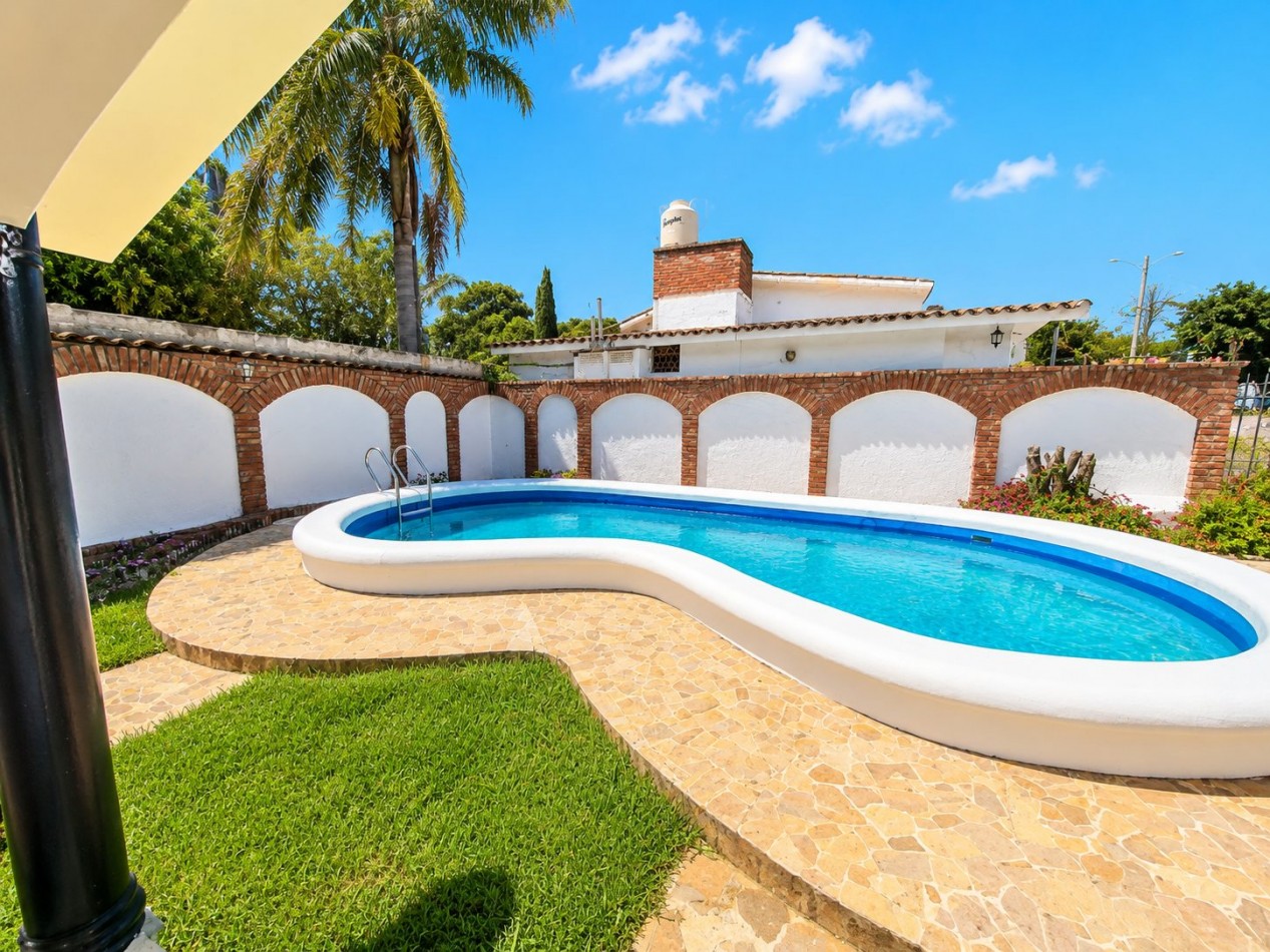 CASA PARA 8 PERSONAS CON PARQUE-QUINCHO-PILETA