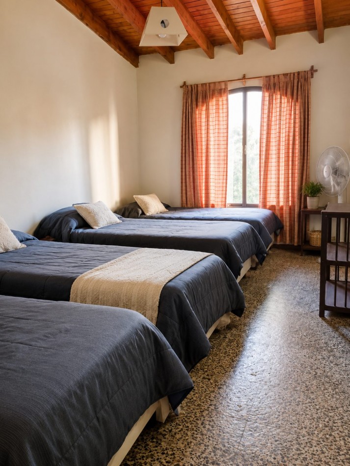 CASA PARA 10 PERSONAS - CON PILETA Y QUINCHO - CENTRICA