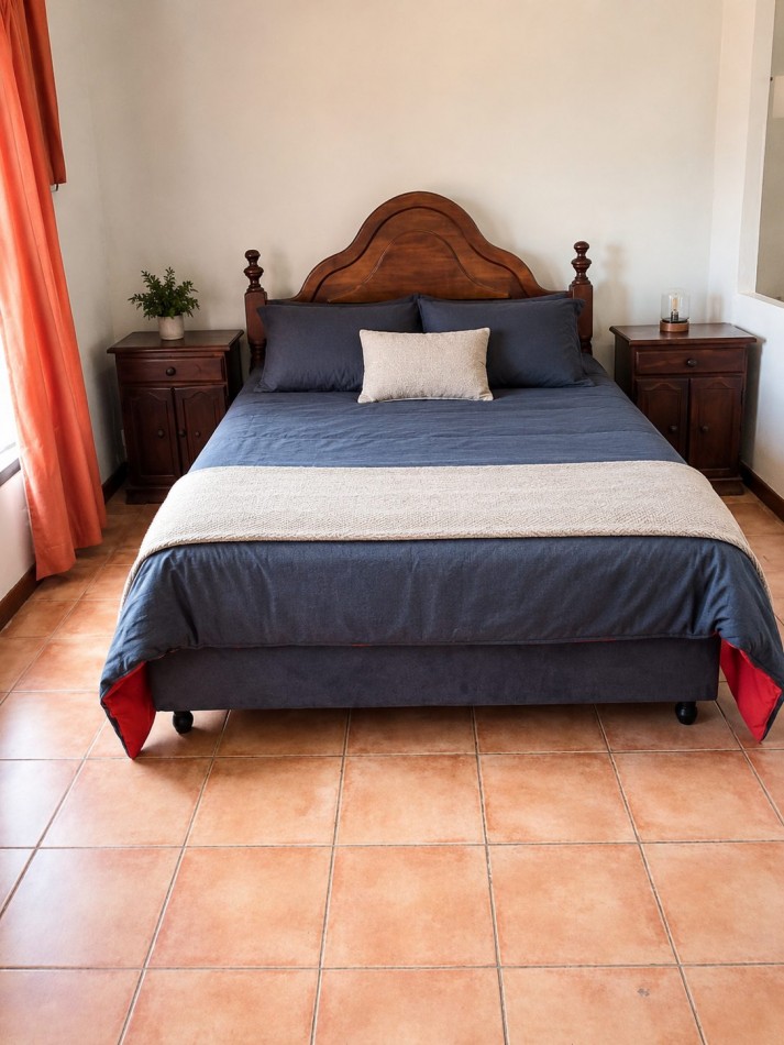 CASA PARA 10 PERSONAS - CON PILETA Y QUINCHO - CENTRICA
