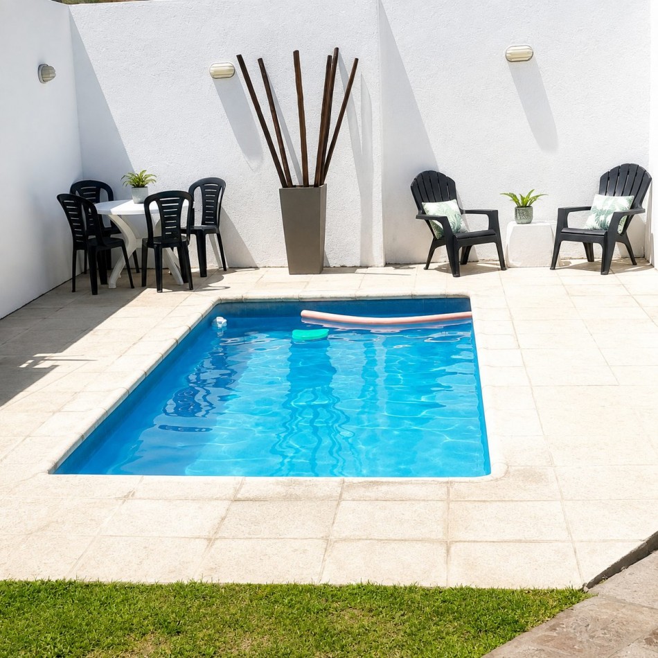CASA PARA 10 PERSONAS - CON PILETA Y QUINCHO - CENTRICA