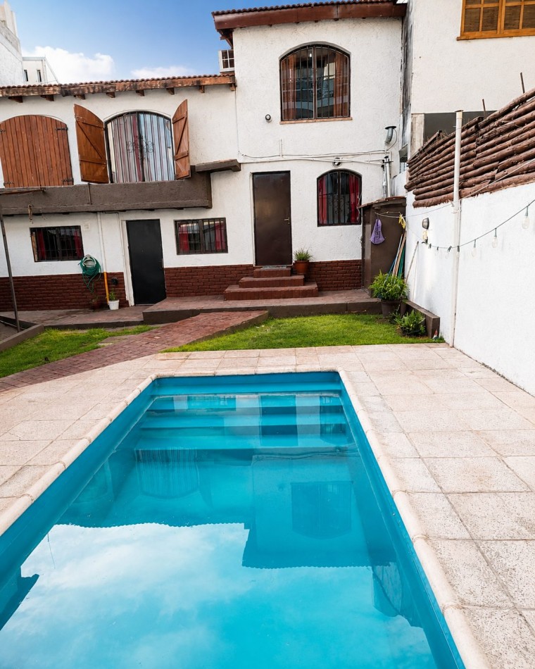 CASA PARA 10 PERSONAS - CON PILETA Y QUINCHO - CENTRICA