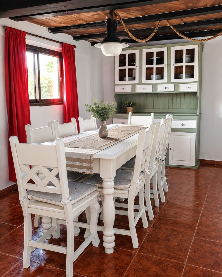 CASA PARA 10 PERSONAS - CON PILETA Y QUINCHO - CENTRICA