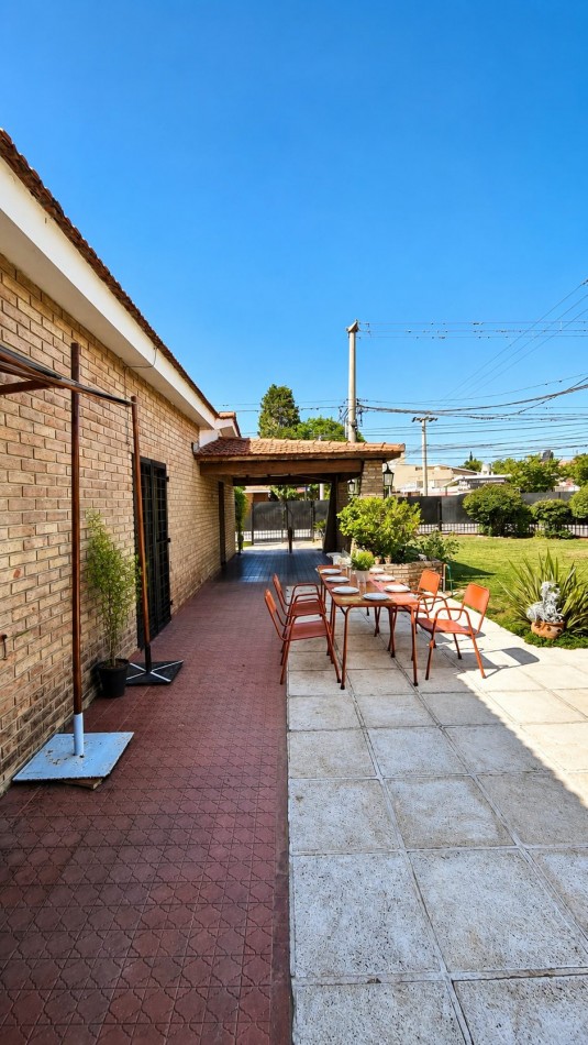 CASA PARA 6 PERSONAS (2 DORMITORIOS) CON PILETA Y PARQUE