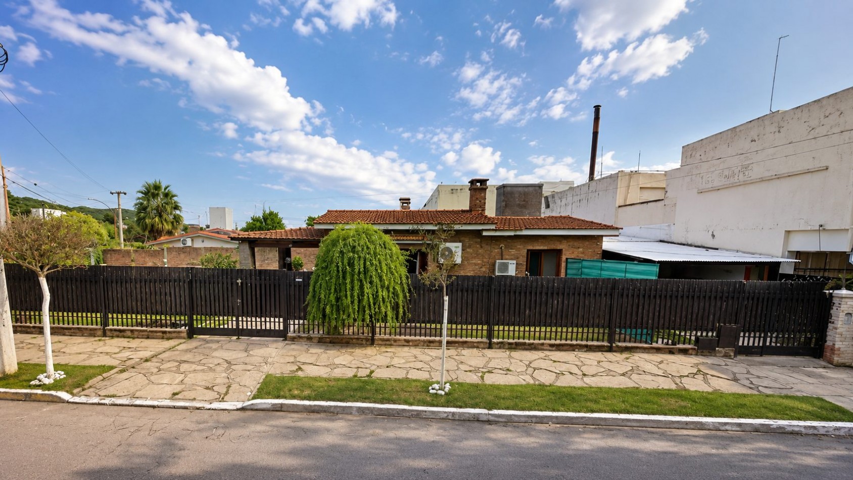 CASA PARA 6 PERSONAS (2 DORMITORIOS) CON PILETA Y PARQUE