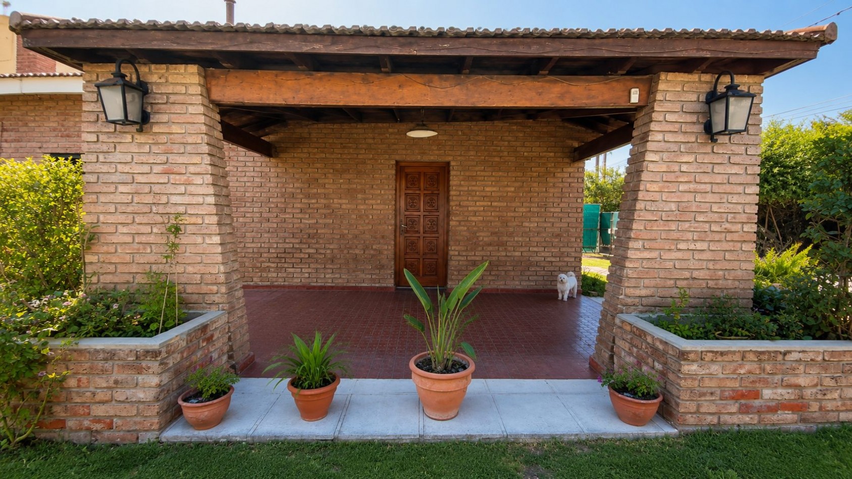 CASA PARA 6 PERSONAS (2 DORMITORIOS) CON PILETA Y PARQUE