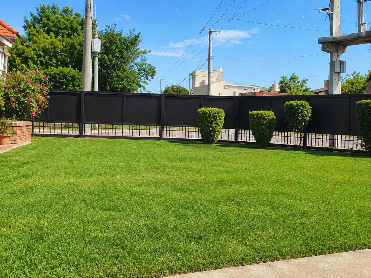 CASA PARA 6 PERSONAS (2 DORMITORIOS) CON PILETA Y PARQUE