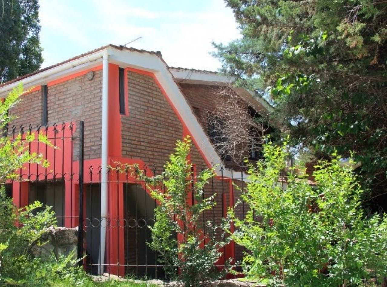 CASA PARA 11 PERSONAS CON PARQUE, PILETA Y QUINCHO