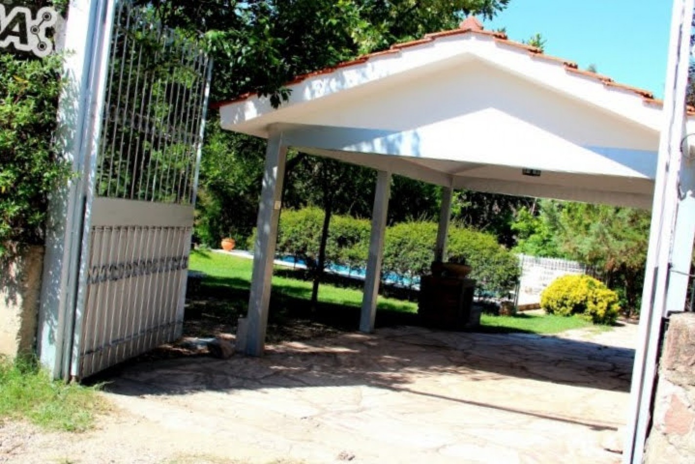 CASA PARA 11 PERSONAS CON PARQUE, PILETA Y QUINCHO